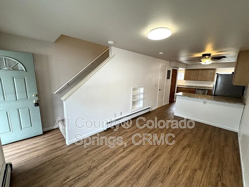2 bed, 1.0 bath, 832 sqft, $1,395 — Photo 2