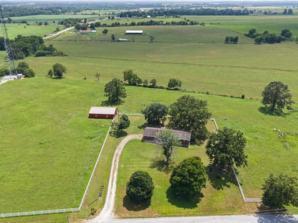 8675 Farm Road 2195, Cassville, MO 65625
