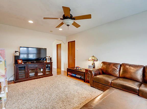 4th image of 3022 N Olcott Ave
