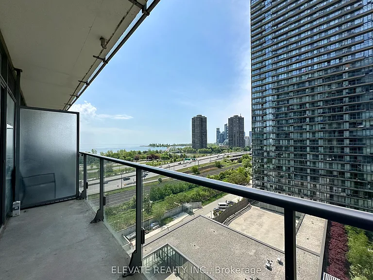 103 The Queensway #1110 — Photo 7