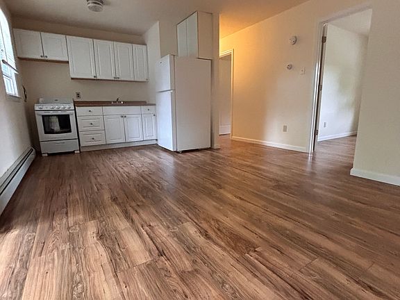 3rd image of 239 Lime Ridge Rd APT 6