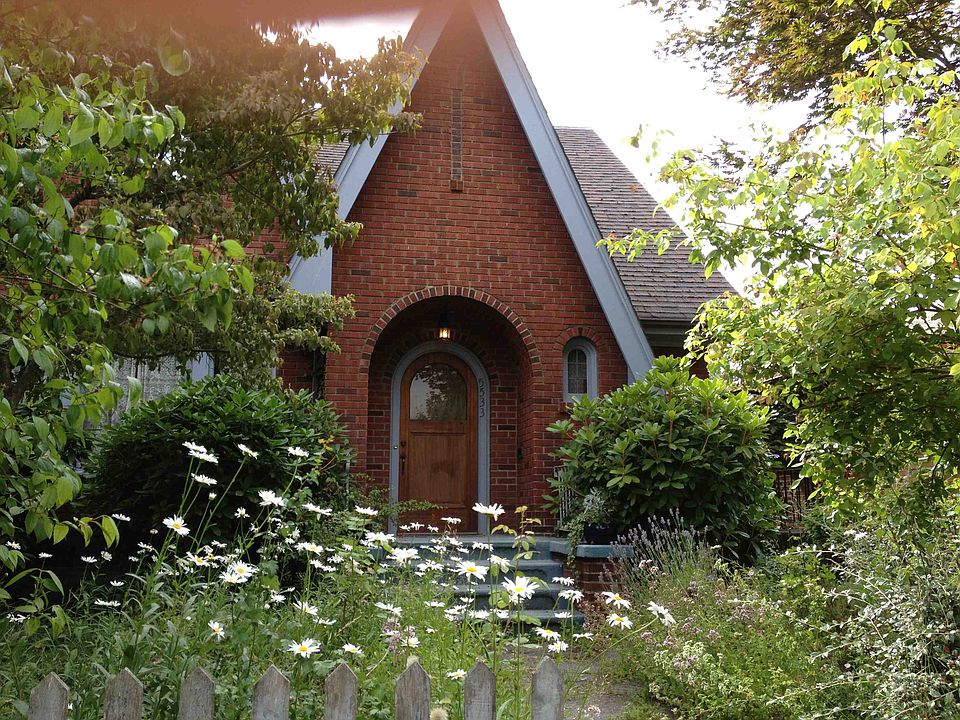 2nd image of 5533 34th Ave NE