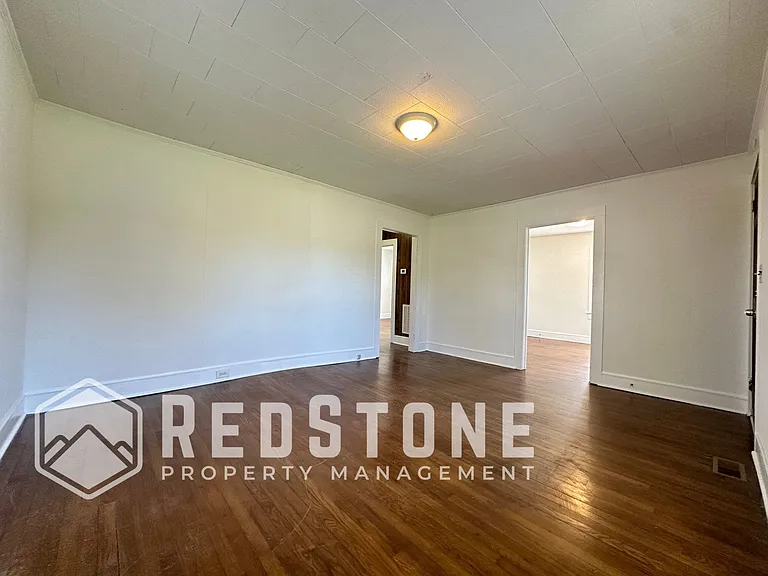 917 E Haggard Ave — Photo 3