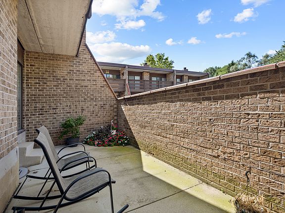 2nd image of 304 Kenneth Cir