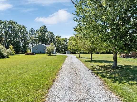 5th image of 3016 Cinnamon Dr W