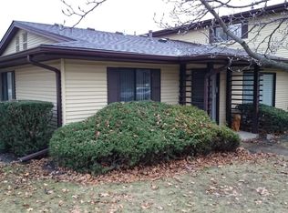 1585 Burton Ct APT B, Aurora, IL 60505