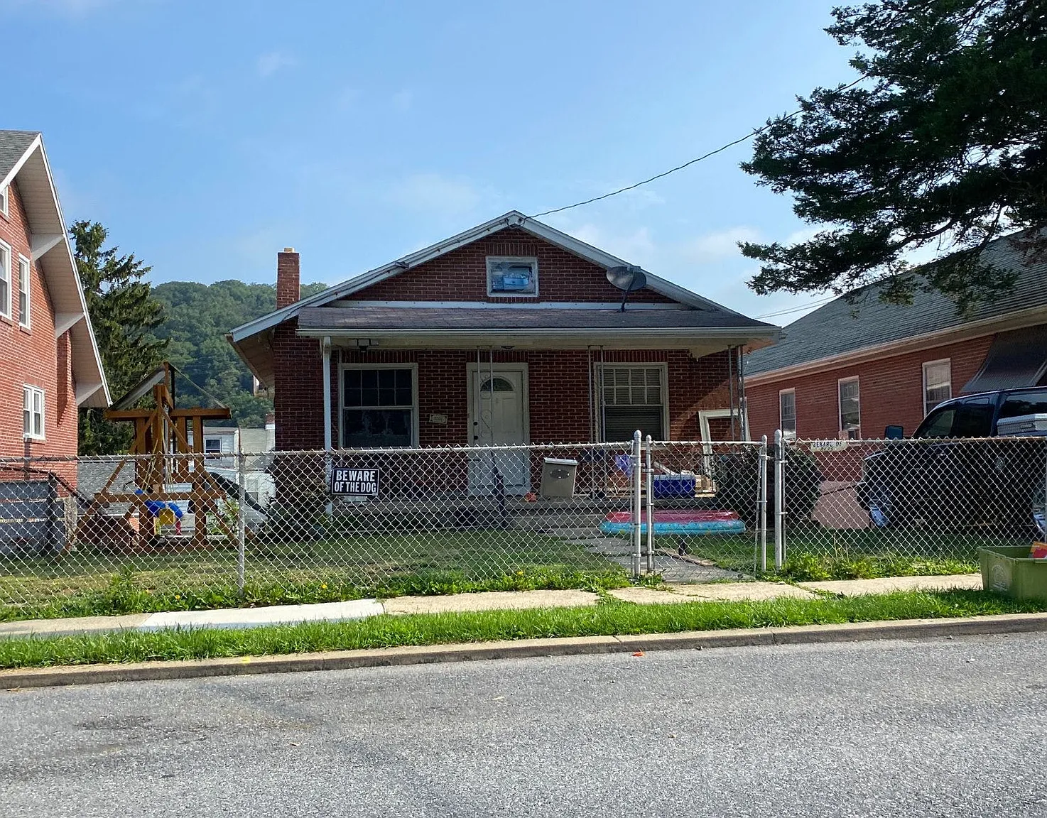 2207 Fairview Ave photo 1