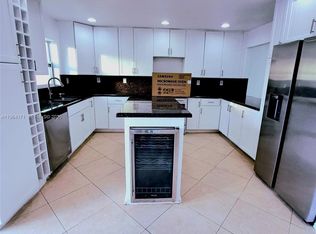 3920 Woodside Dr, Coral Springs, FL 33065