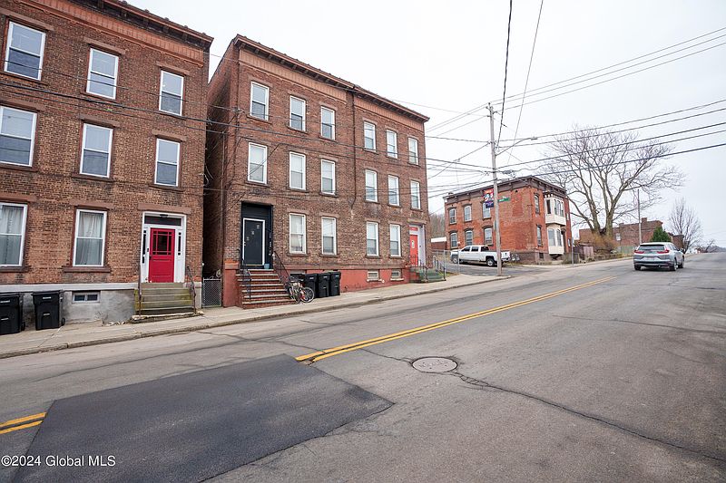 2nd image of 1404 5th Avenue
