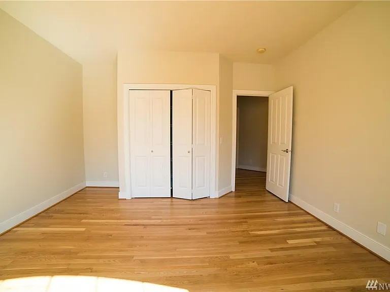 Large bedroom 2