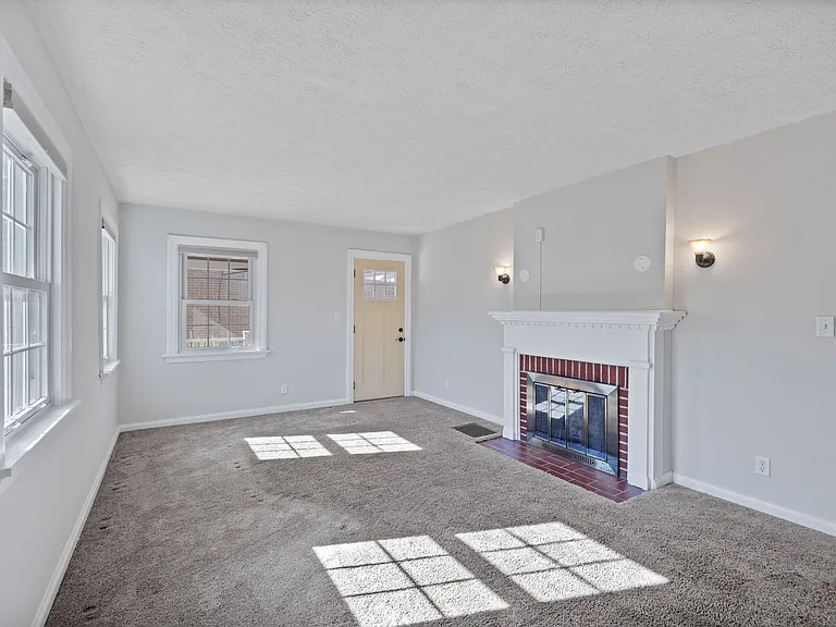 1377 Collinsdale Ave — Photo 9