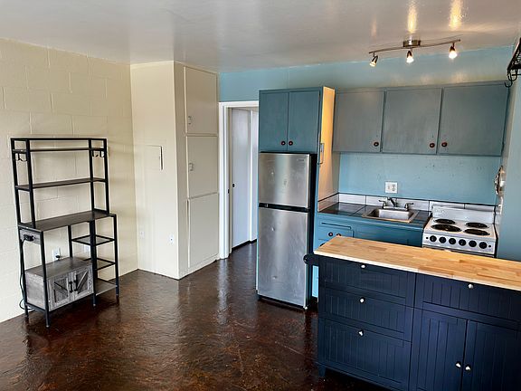 2nd image of 901 SW Saint Clair Ave #401