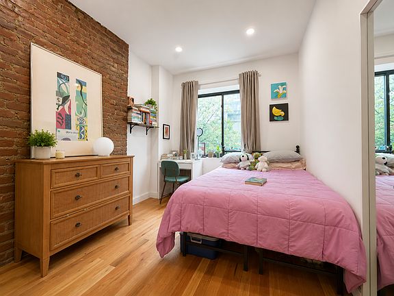 4th image of 476 Gates Ave #3F