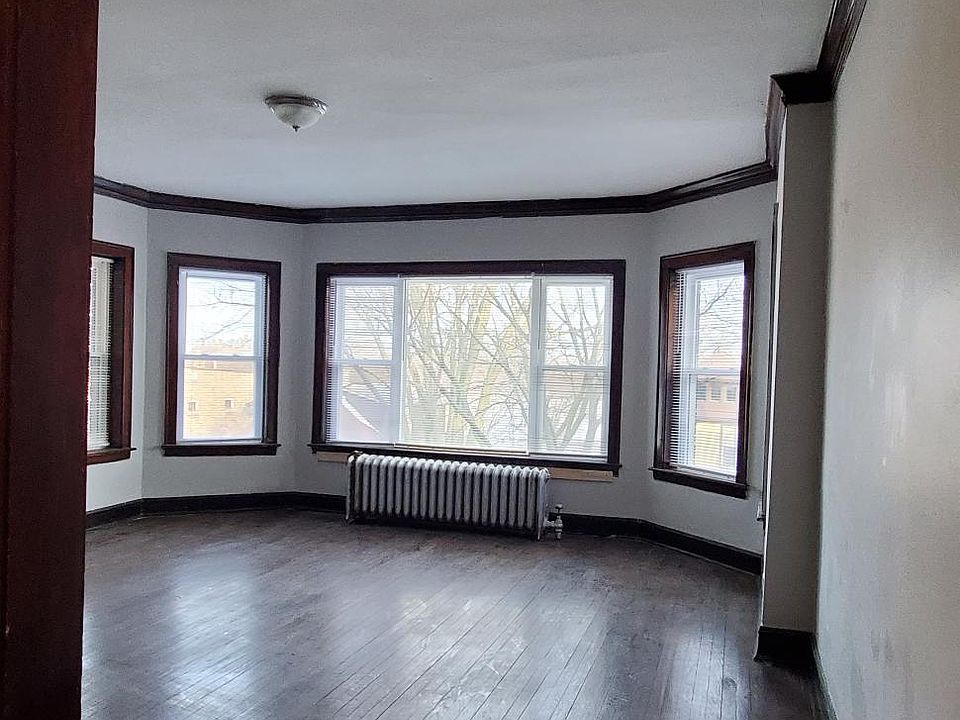 1st image of 11210 S Vernon Ave APT 3