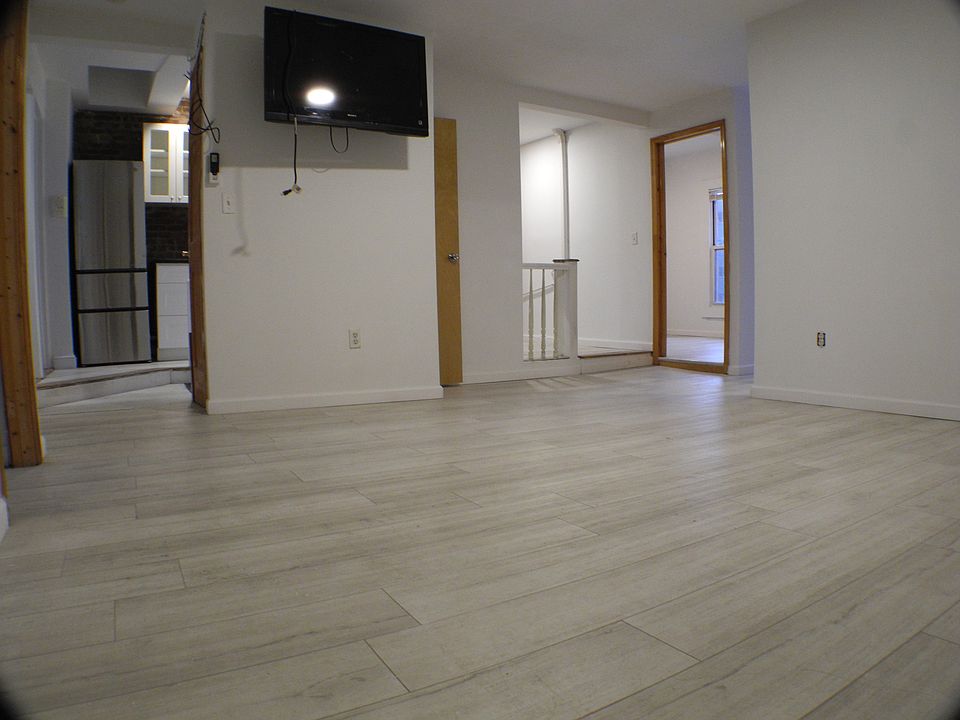 1st image of 12-09 Jackson Ave #3