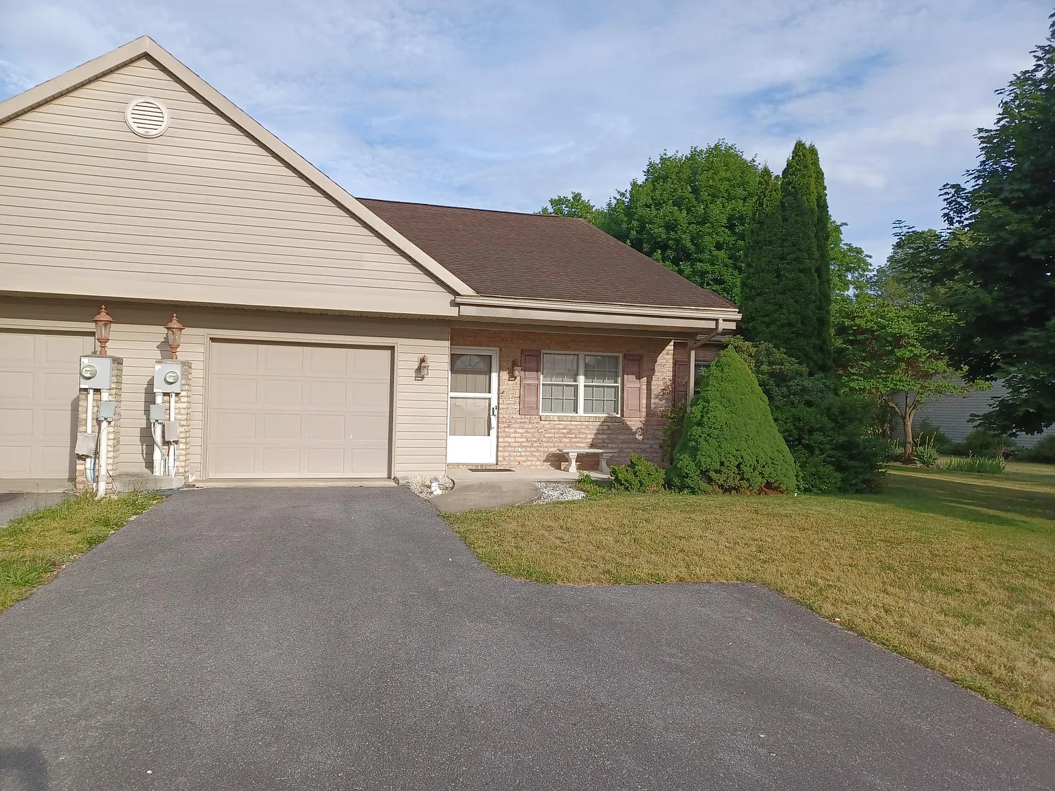 3 bed, 1394 sqft, $1,600 — Photo 1
