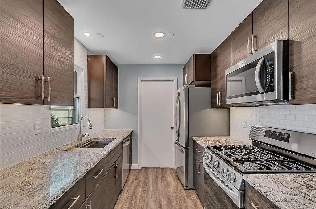 3 bed, 1391 sqft, $1,900 — Photo 3