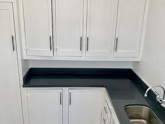 4th image of 3201 Beaumont Ave APT 3