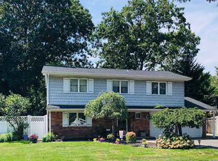 148 Caldwell Ave, Saint James, NY 11780