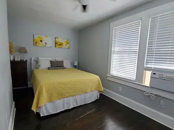5th image of 703 Bay Ave
