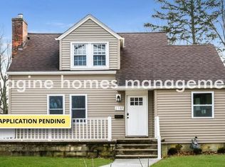 2185 Canterbury Rd, Westlake, OH 44145