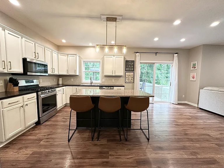 234 Grayfield Ct SE — Photo 2