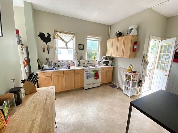 3rd image of 77 Easton St #2A