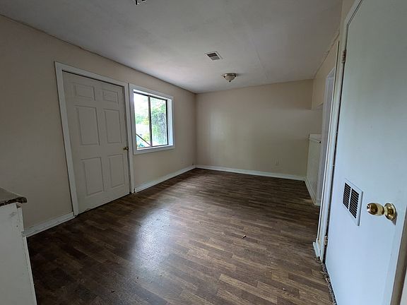 5th image of 802 Kings Ct