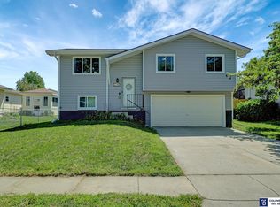 2241 W Laguna Rd, Lincoln, NE 68522