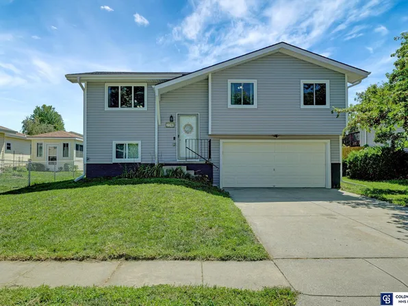 2241 W Laguna Rd, Lincoln, NE 68522