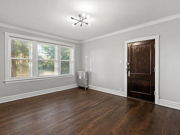 5th image of 2520 W Belle Plaine Ave #2