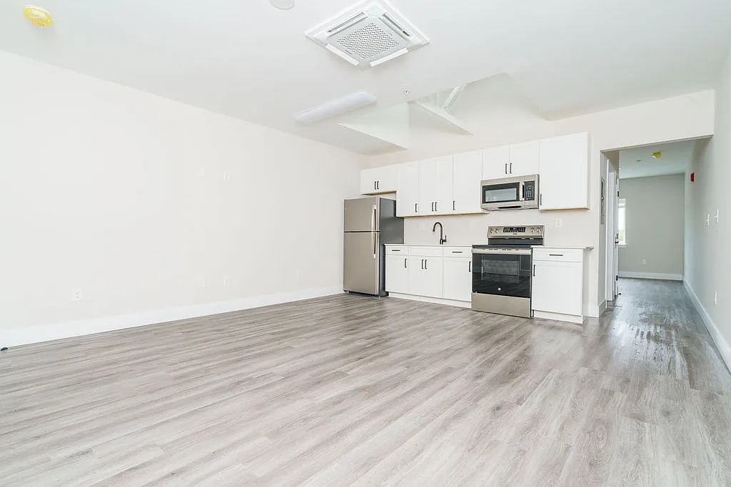 Riverwalk Apartments — Photo 3