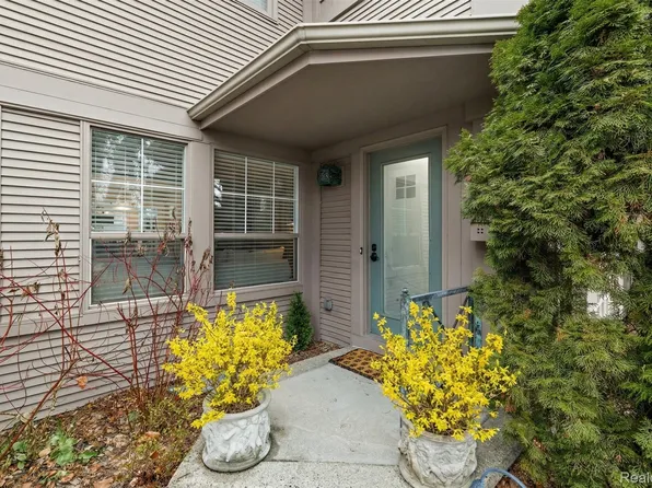 1065 N Old Woodward Ave, Birmingham, MI 48009