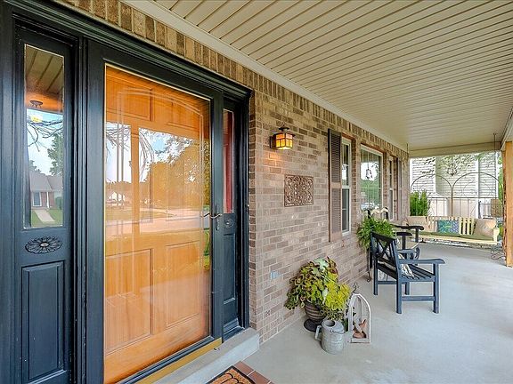 4th image of 404 Southbrook Dr