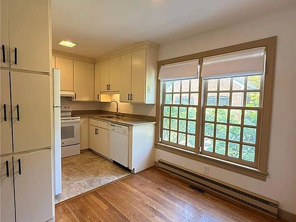 5th image of 3202 Derby Ln