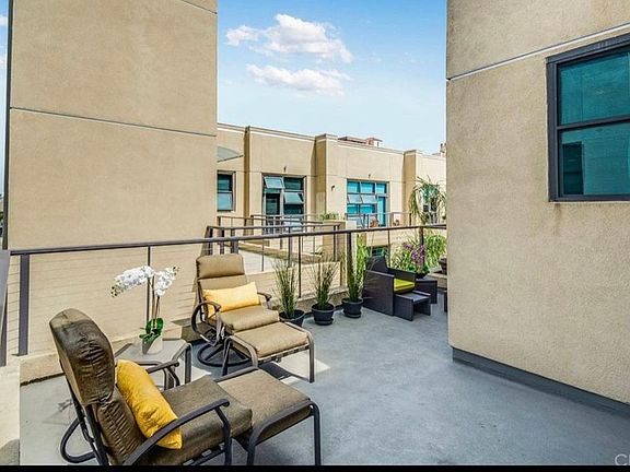 5th image of 133 The Promenade N Unit 416