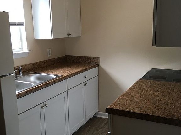 4th image of 3719 Turnpike Rd APT 203