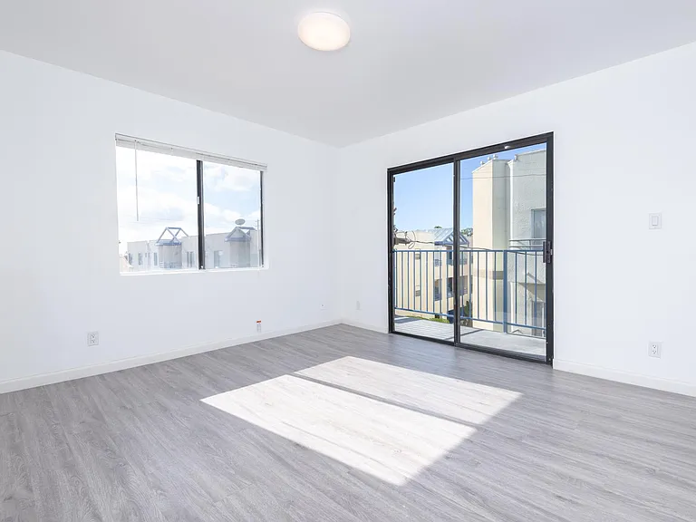 1555 S Bundy Dr #202 — Photo 18