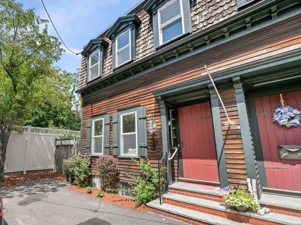 1 Bay View Pl, South Boston, MA 02127
