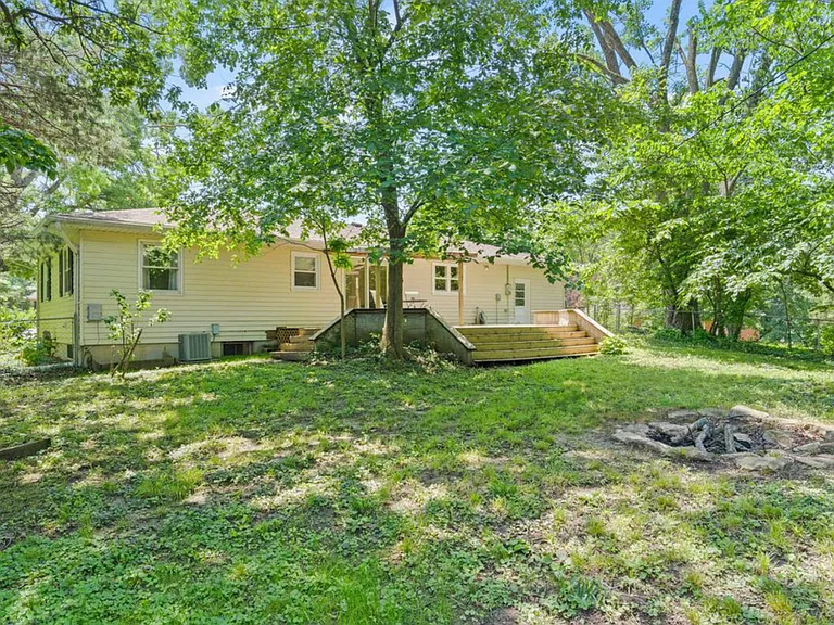 3709 Evergreen Ln — Photo 4