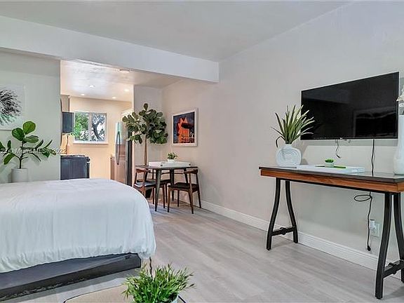 3rd image of 428 Collins Ave APT 11
