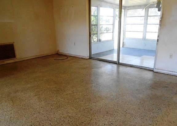 2nd image of 133 Clairbourne Ave