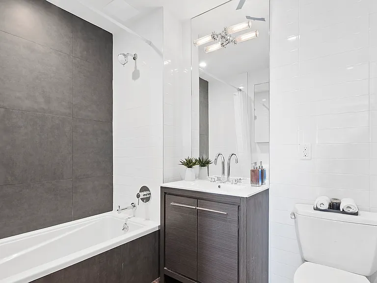 733 Rogers Ave #401 — Photo 8