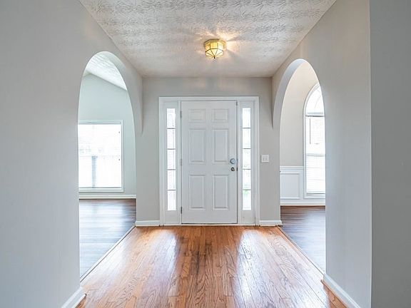 4th image of 8460 Meadowgrove Ln
