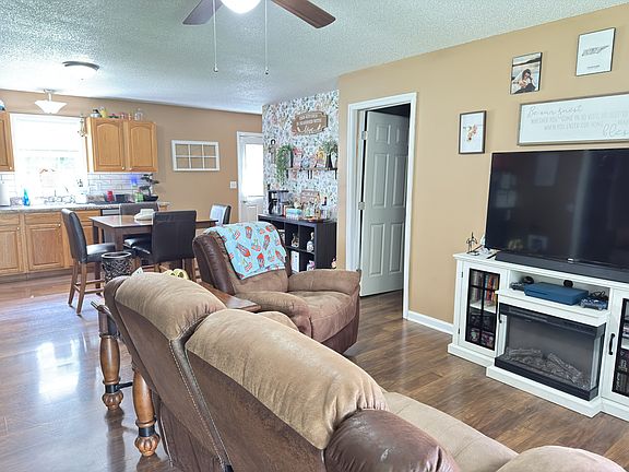 3rd image of 70 Flintville Rd