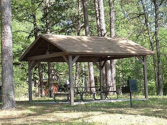 Community Picnic Area 