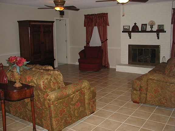 3rd image of 577 Foxwood Dr SE