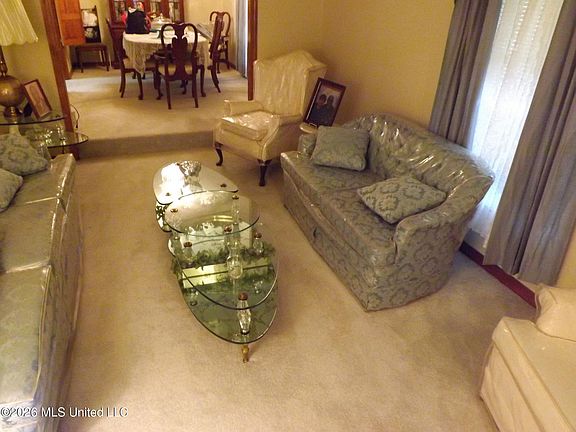 3rd image of 471 River Rd