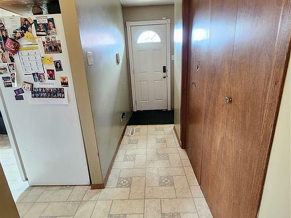 2nd image of 206 Railway Ave