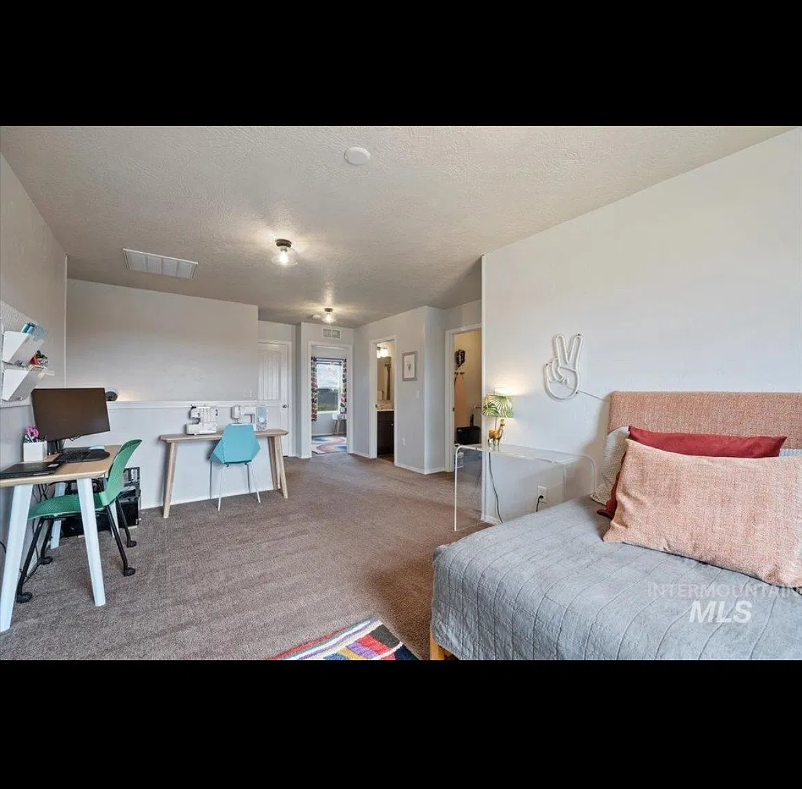3 bed, 2.5 bath, 1717 sqft, $3,200 — Photo 3